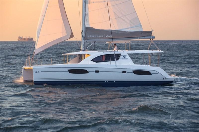Book yachts online - False - Leopard 44 (4Cab) - Portals Vells - rent