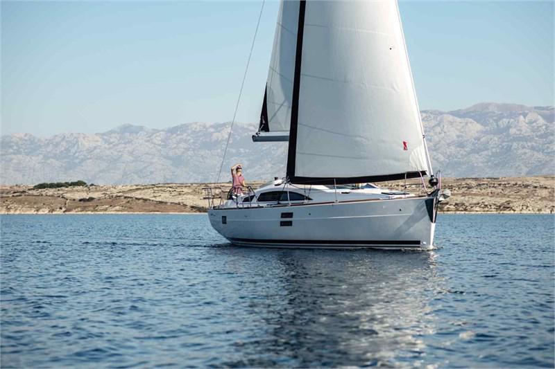 Book yachts online - False - Elan Impression 40.1 (3cab) - Valata - rent