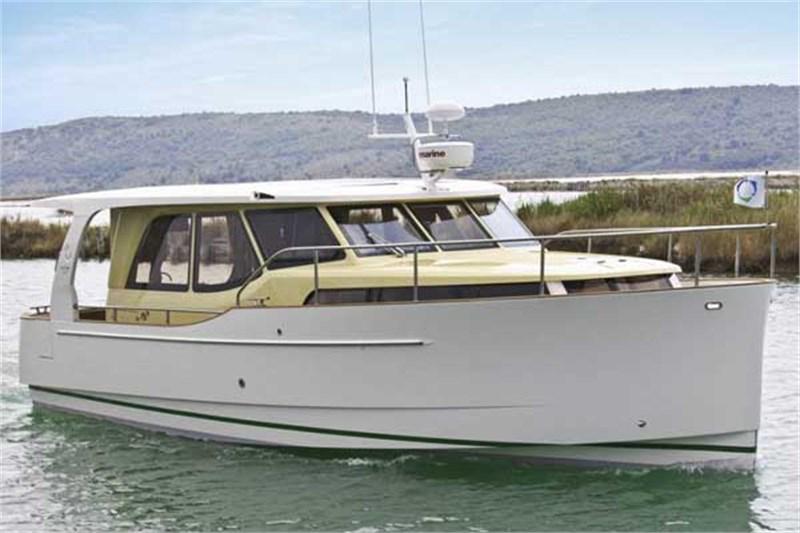 Book yachts online - False - Greenline 33 - Fields of Gold - rent