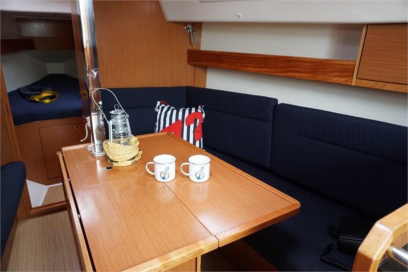 Book yachts online - False - Bavaria 32 Cruiser - Waka Waka - rent