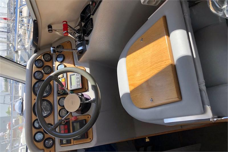 Book yachts online - False - Sealine 320 Flybridge - Saline - rent
