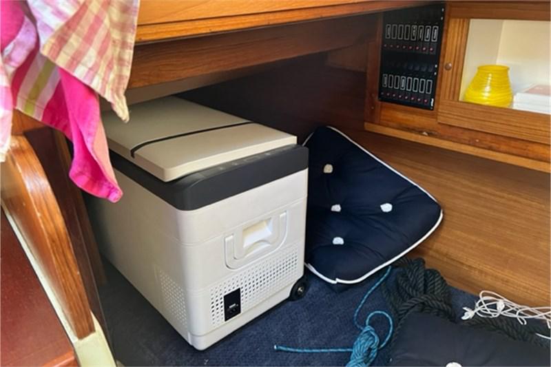 Book yachts online - False - Snapdragon - Frappant - rent