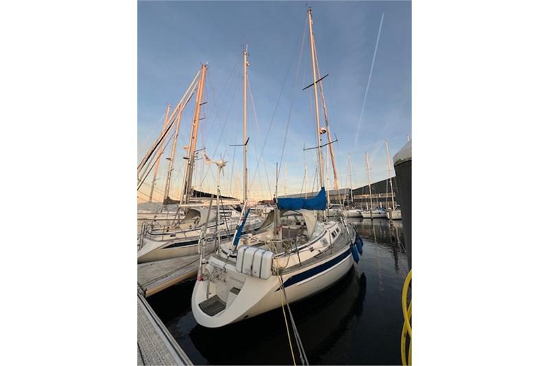Book yachts online - False - Hallberg-Rassy 34 (2Cab) - Rassy - rent