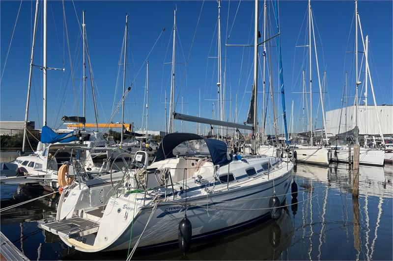 Book yachts online - False - Bavaria 35 Cruiser (3Cab) - Jana - rent