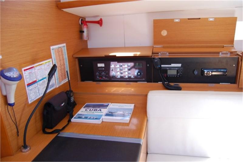 Book yachts online - False - Sun Odyssey 519 (5Cab) - Alboran Champagne - rent