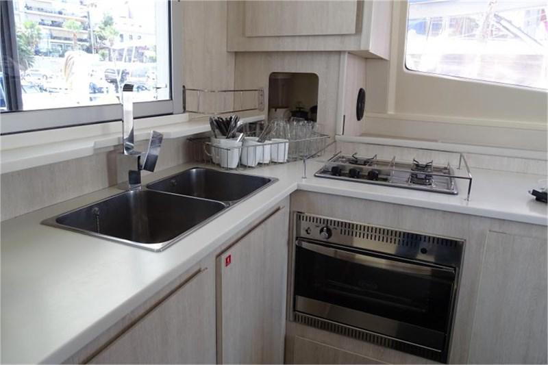 Book yachts online - False - Leopard 44 (4Cab) - La Luna (Radazul) - rent