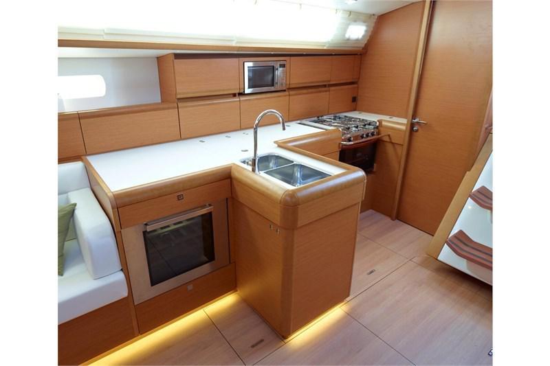 Book yachts online - False - Sun Odyssey 519 (5Cab) - Alboran Grappa (Palmeira) - rent
