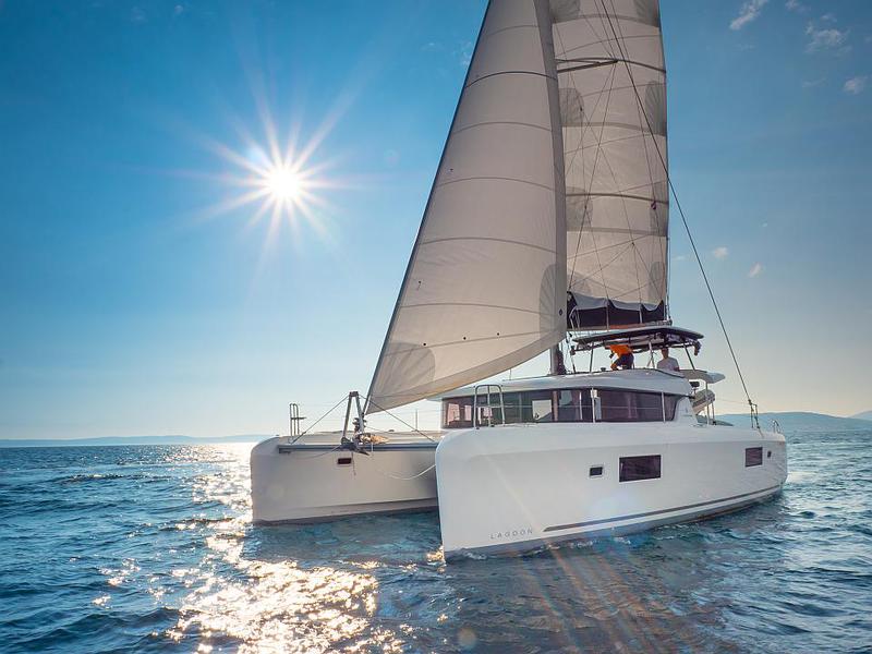 Book yachts online - catamaran - Lagoon 42 - SEA VOYAGER  - rent