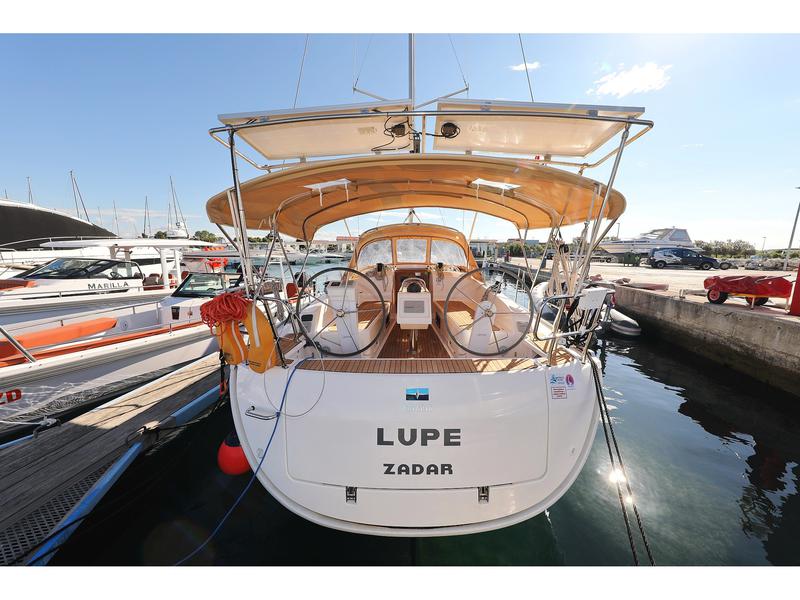 Book yachts online - sailboat - Bavaria Cruiser 37 - Lupe - rent