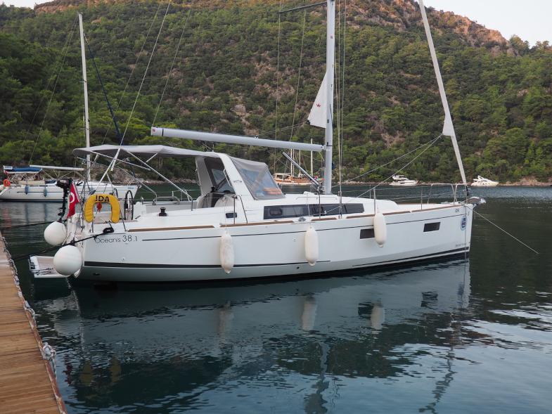 Book yachts online - sailboat - Beneteau Oceanis 38.1 - IDA - rent