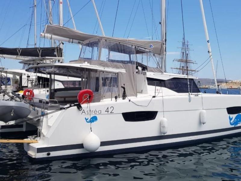 Book yachts online - catamaran - Astréa 42 - Wild Baleine - rent