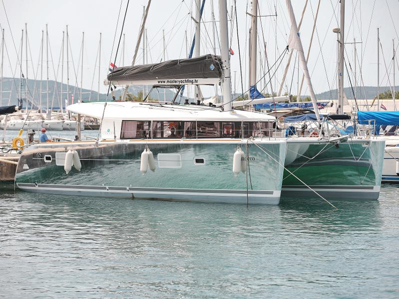 Book yachts online - catamaran - Lagoon 400 S2 LTD EDITION - SCIROCCO - rent