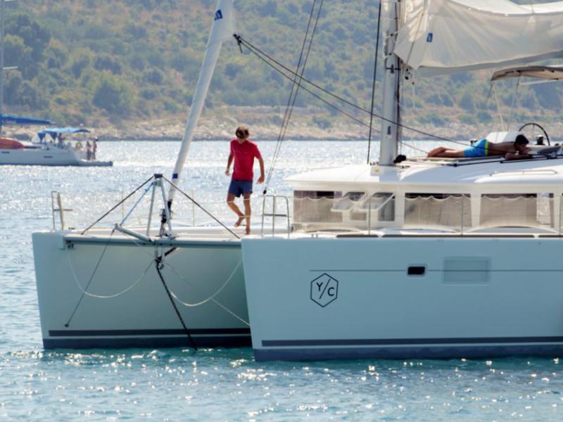 Book yachts online - catamaran - Lagoon 450F - Mon Diamant - rent