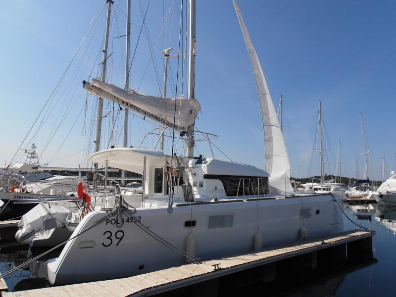 Book yachts online - catamaran - Lagoon 39 - Black Cat - rent