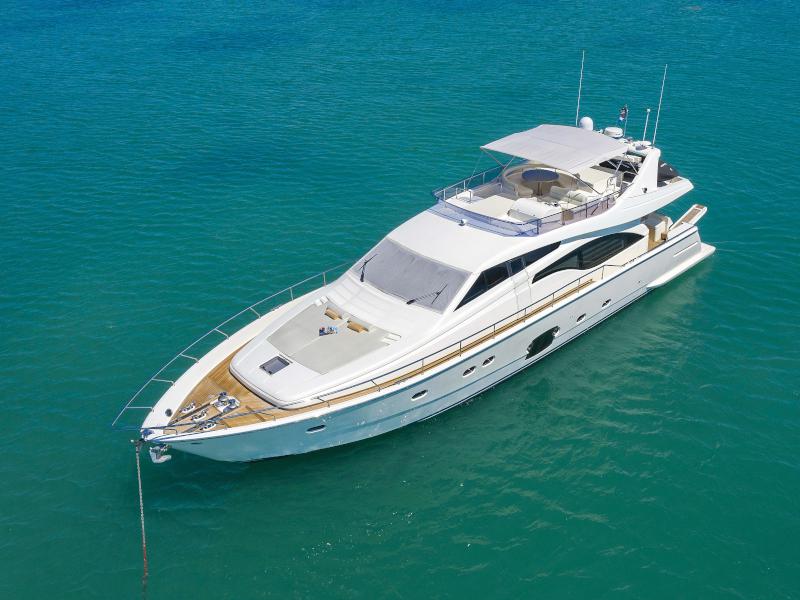Book yachts online - motorboat - Ferretti 681 - DOMINIQUE - rent