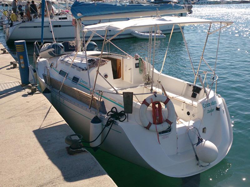 Book yachts online - sailboat - First 265 - COMMODORE - rent