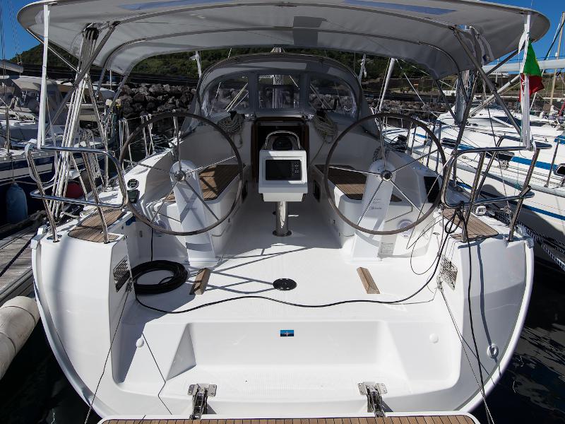 Book yachts online - sailboat - Bavaria Cruiser 37 - Sailtours - rent