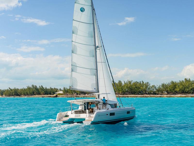 Book yachts online - catamaran - Lagoon 42 A/C &amp; GEN - FULL MOON - rent