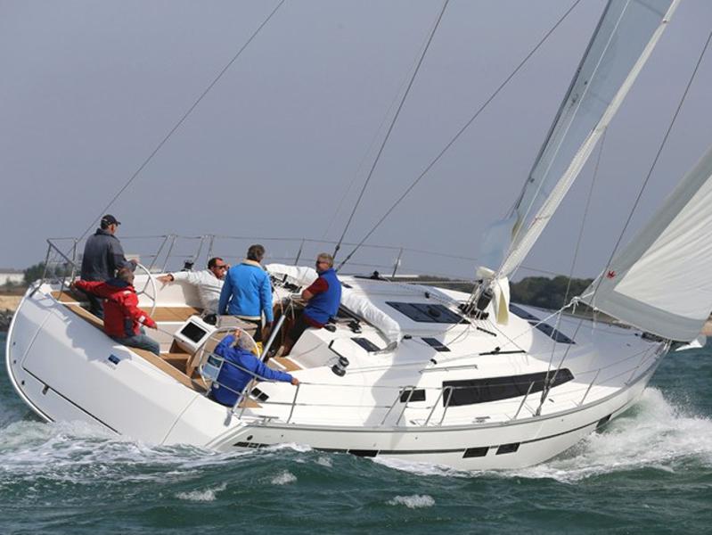 Book yachts online - sailboat - Bavaria Cruiser 46 - Aelia - rent