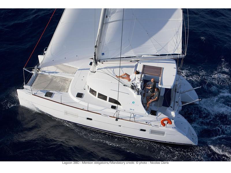 Book yachts online - catamaran - Lagoon 380 - PUMA I - rent