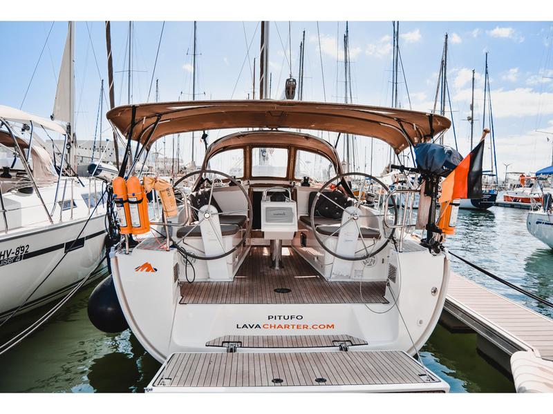 Book yachts online - sailboat - Bavaria Cruiser 37 - PITUFO - rent