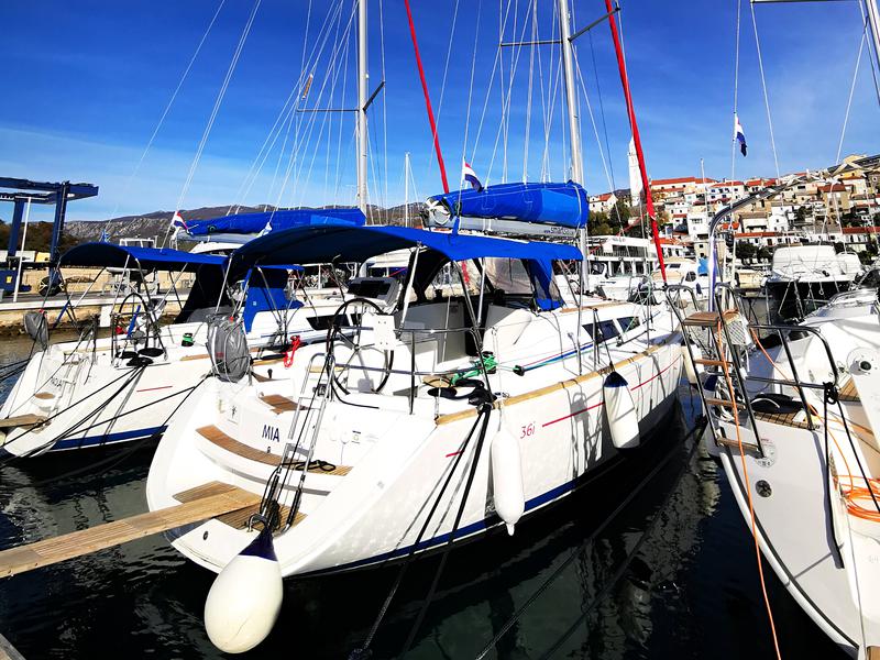 Book yachts online - sailboat - Sun Odyssey 36i - Mia - rent