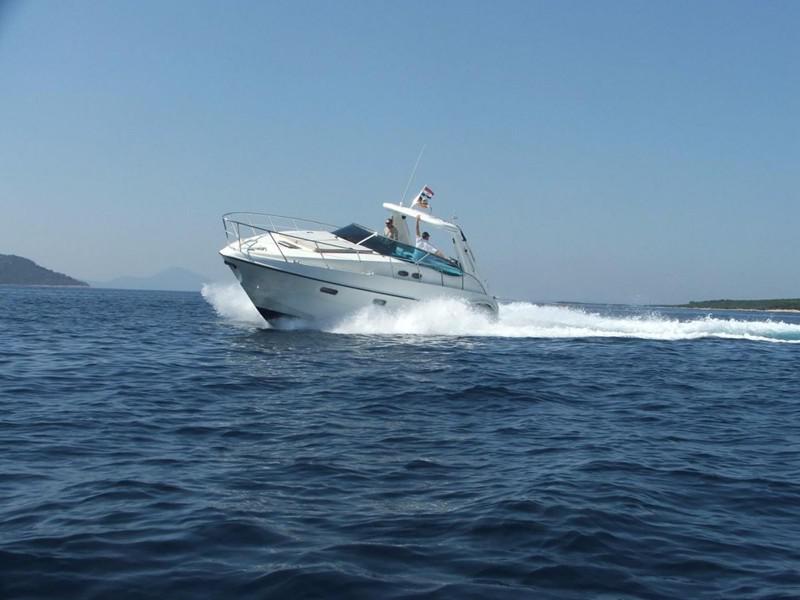 Book yachts online - motorboat - Sealine SC 38 - White Lightening - rent