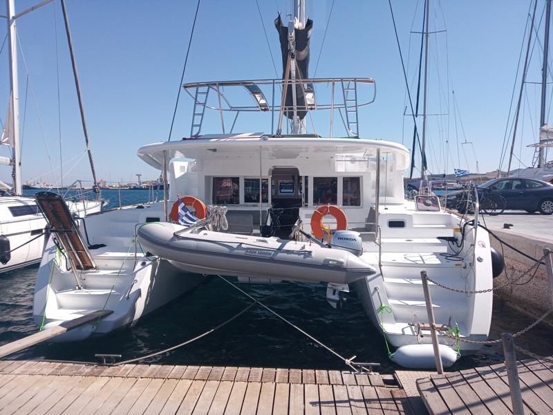 Book yachts online - catamaran - Lagoon 450  Flybridge - Golden Dream - rent