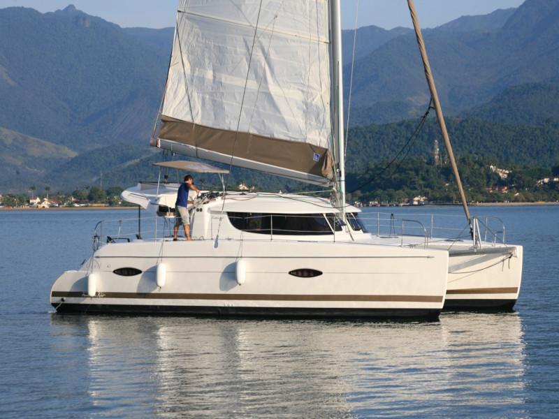 Book yachts online - catamaran - Lipari 41 - Cedro IV - rent