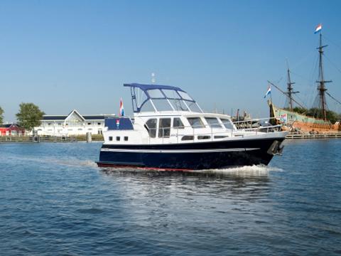 Book yachts online - motorboat - Pedro Skiron 35 - Yara - rent