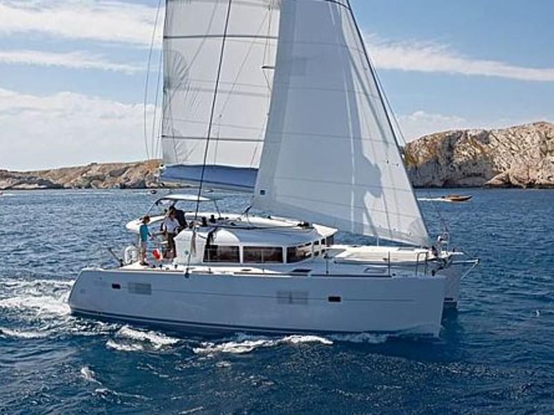 Book yachts online - catamaran - Lagoon 39 - Captain Nasos - rent