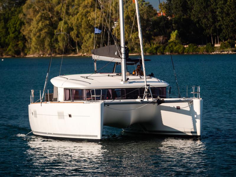 Book yachts online - catamaran - Lagoon 400 S2 - Seaker | Solar Panel, Inv 2000W - rent
