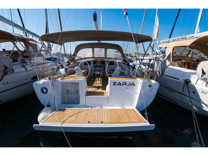 Book yachts online - sailboat - Hanse 385 - Zarja - rent