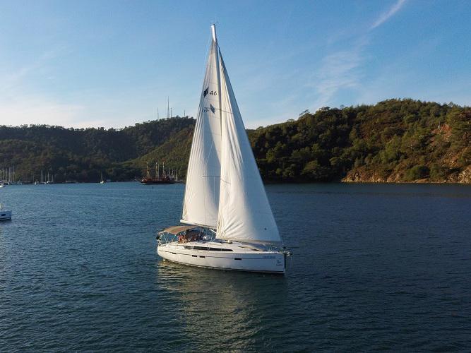 Book yachts online - sailboat - Bavaria Cruiser 46 - Santiago - rent