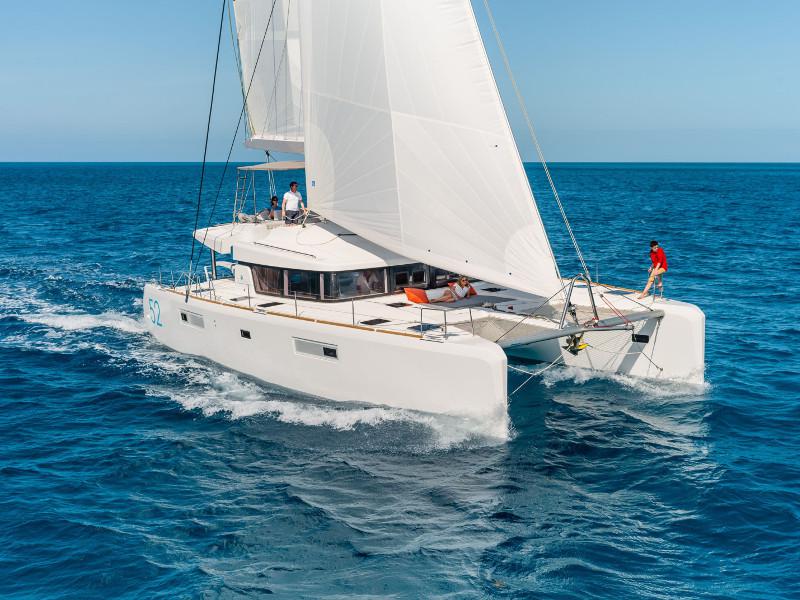Book yachts online - catamaran - Lagoon 52F - Caracara - rent