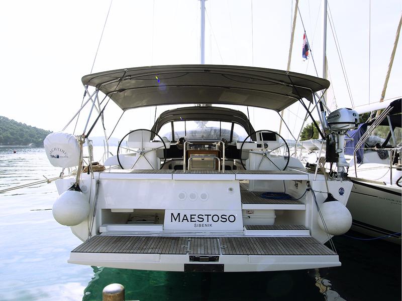 Book yachts online - sailboat - Dufour 520 Grand Large - Maestoso - rent