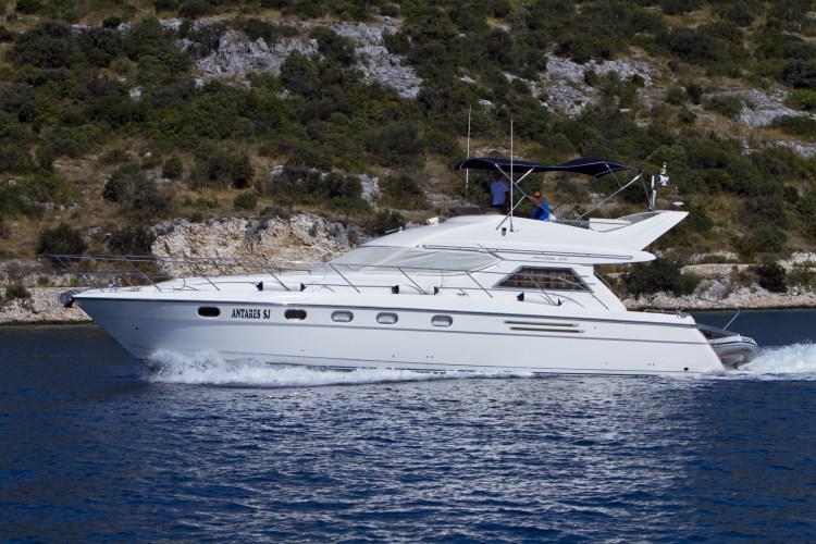 Book yachts online - motorboat - Princess 470 - Antares II - rent