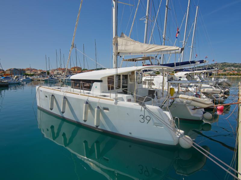 Book yachts online - catamaran - Lagoon 39 - Tortola - rent