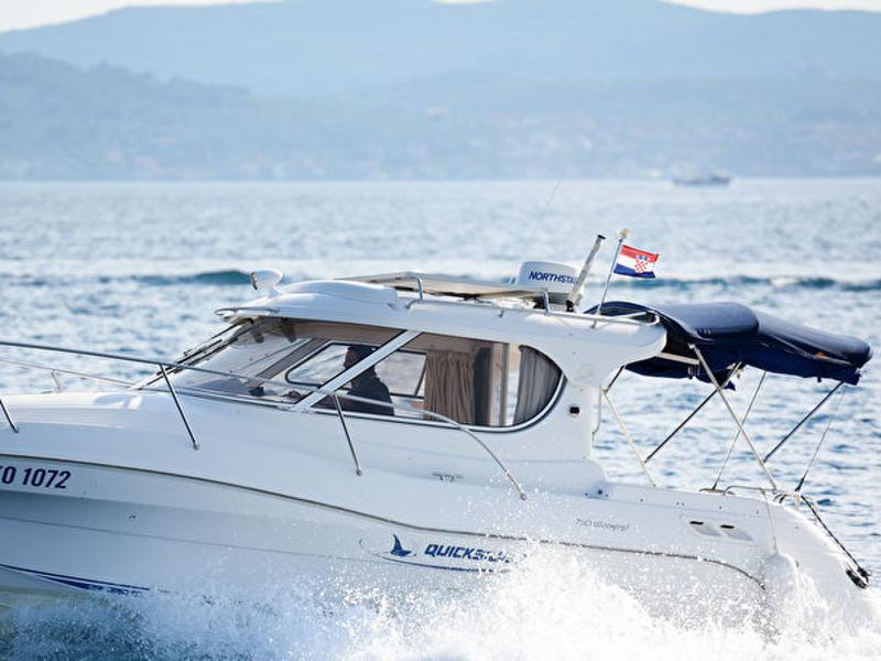 Book yachts online - motorboat - Quicksilver 750 - Bruno - rent