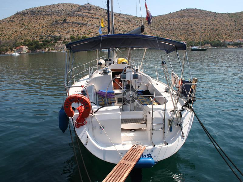 Book yachts online - sailboat - Elan 333 - BAJKA - rent