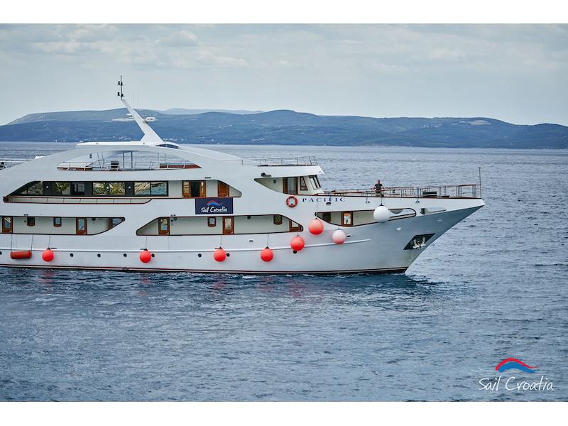 Book yachts online - motorboat - Motoryacht Pacific - Pacific - rent