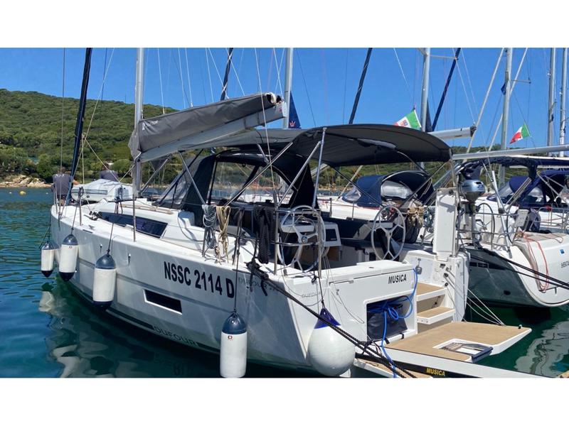 Book yachts online - sailboat - Dufour 390 Grand Large - Musica - rent