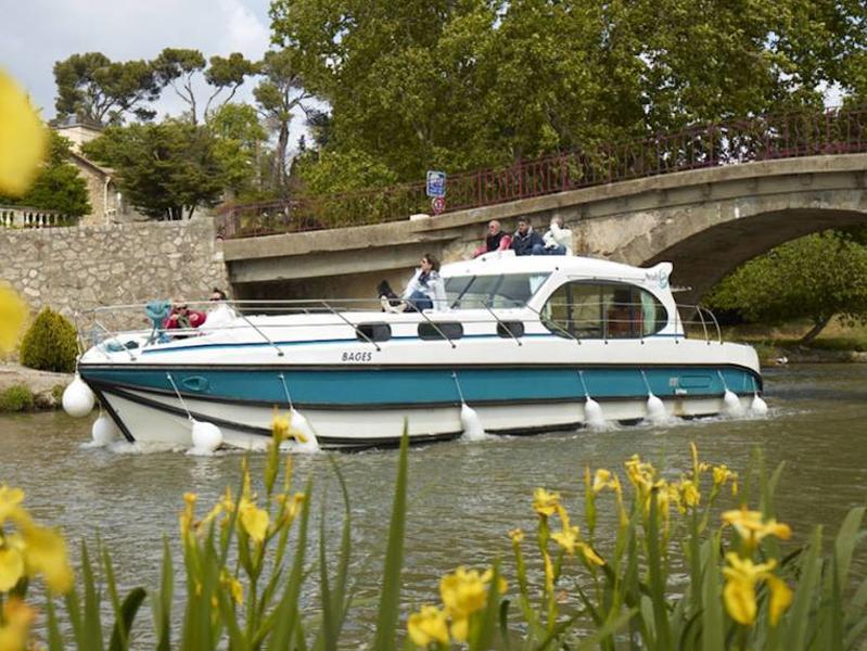 Book yachts online - motorboat - Estivale Octo - SAINTONGE FR - rent