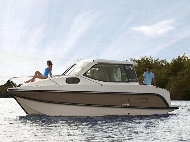 Book yachts online - motorboat - Sedan Primo - BAZEGE FR - rent
