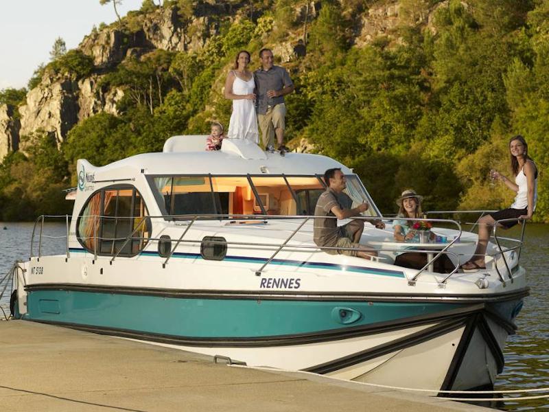 Book yachts online - motorboat - Estivale Quattro S - LAURAGAIS FR - rent