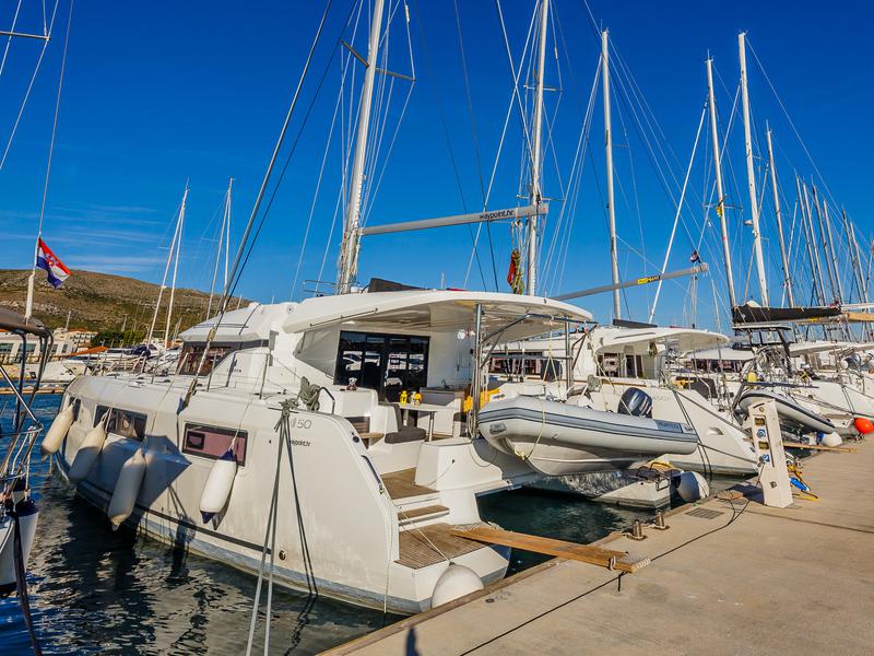 Book yachts online - catamaran - Lagoon 50 Fly - SUMMER STAR  - rent