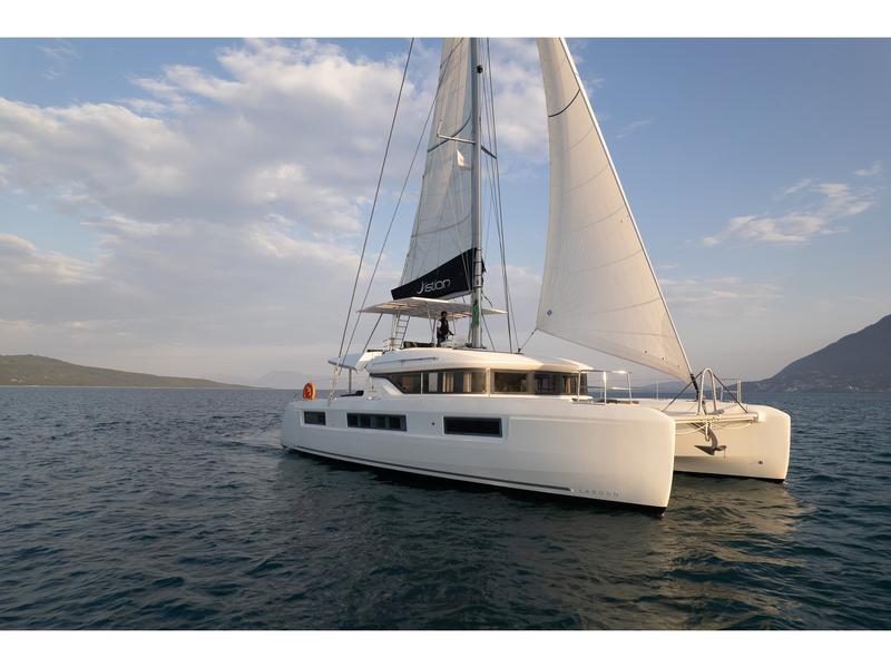 Book yachts online - catamaran - Lagoon 50 A/C &amp; GEN &amp; WM - ANDROMEDA - rent