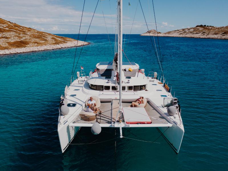 Book yachts online - catamaran - Lagoon 570 Mala - Top crew-unique experience - rent