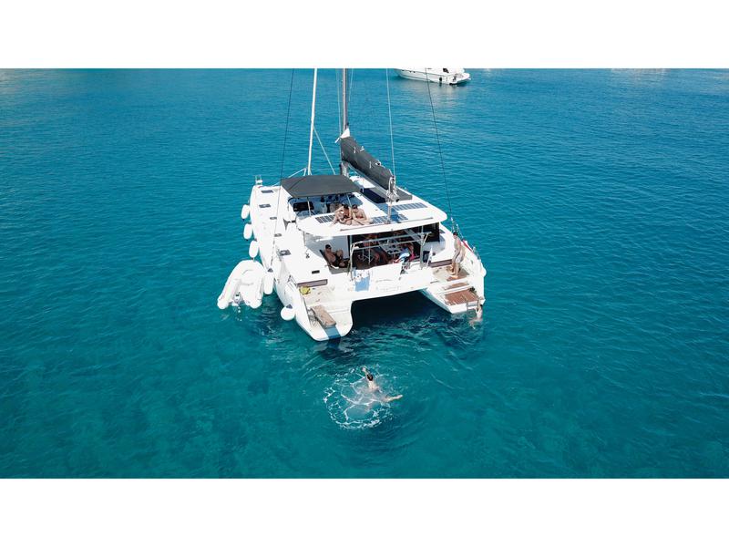 Book yachts online - catamaran - Lagoon 42 (AC, Gen, Watermaker) - Kit Cat - rent