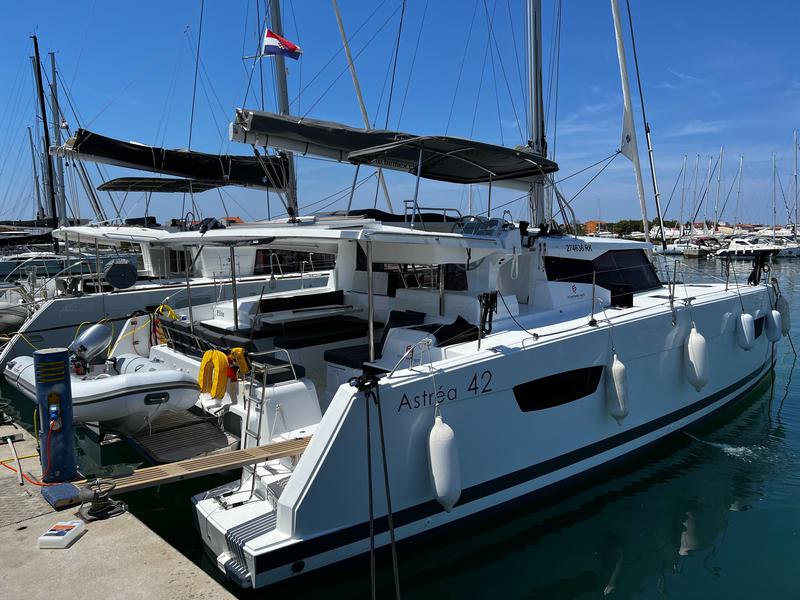 Book yachts online - catamaran - Astréa 42 - Elite - rent